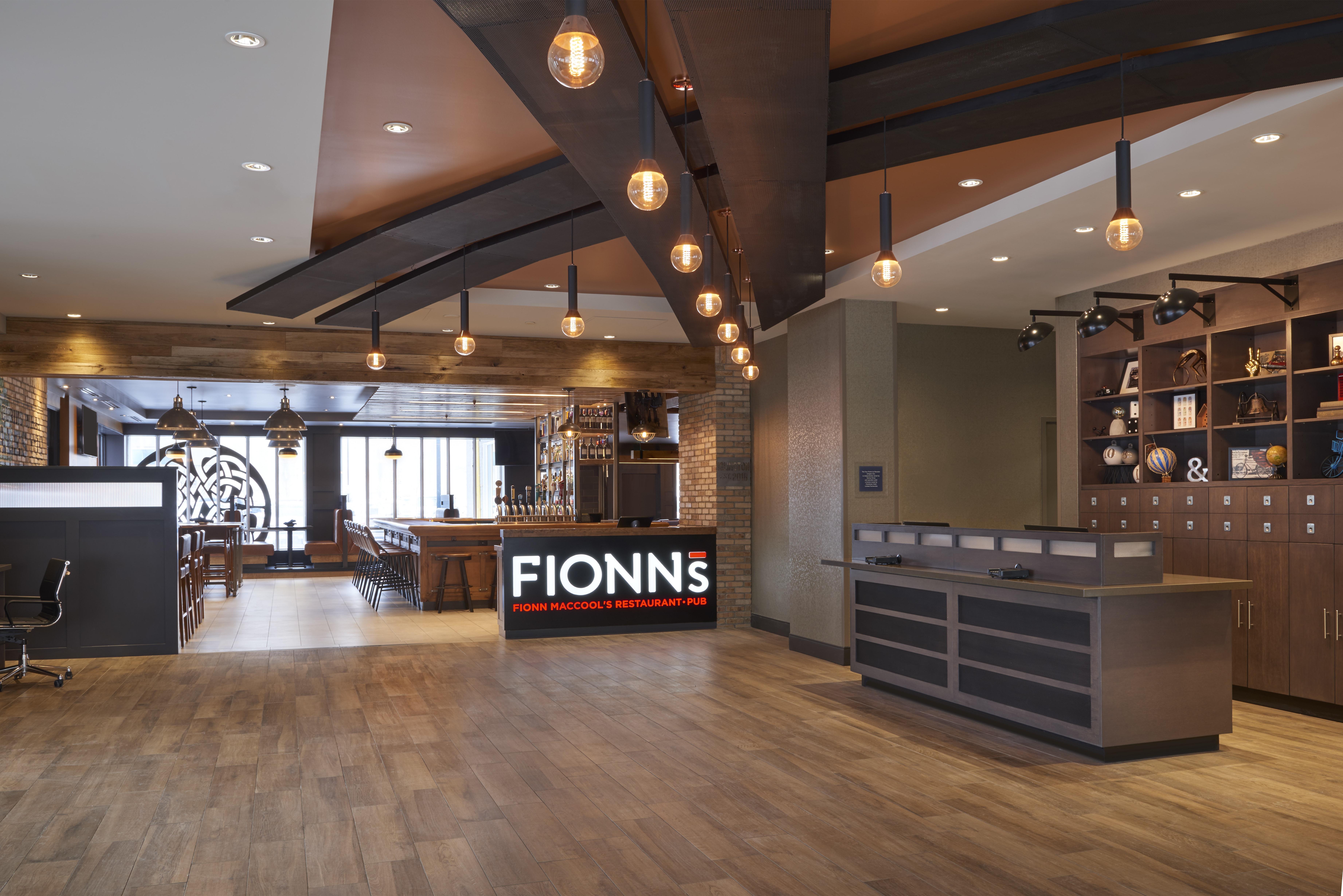 Four Points By Sheraton Toronto Airport East Экстерьер фото