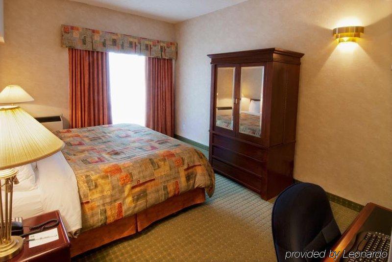 Four Points By Sheraton Toronto Airport East Номер фото