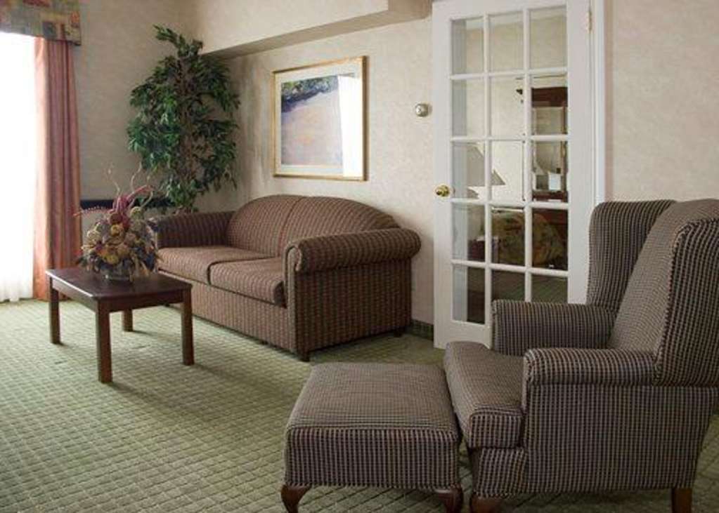 Four Points By Sheraton Toronto Airport East Номер фото