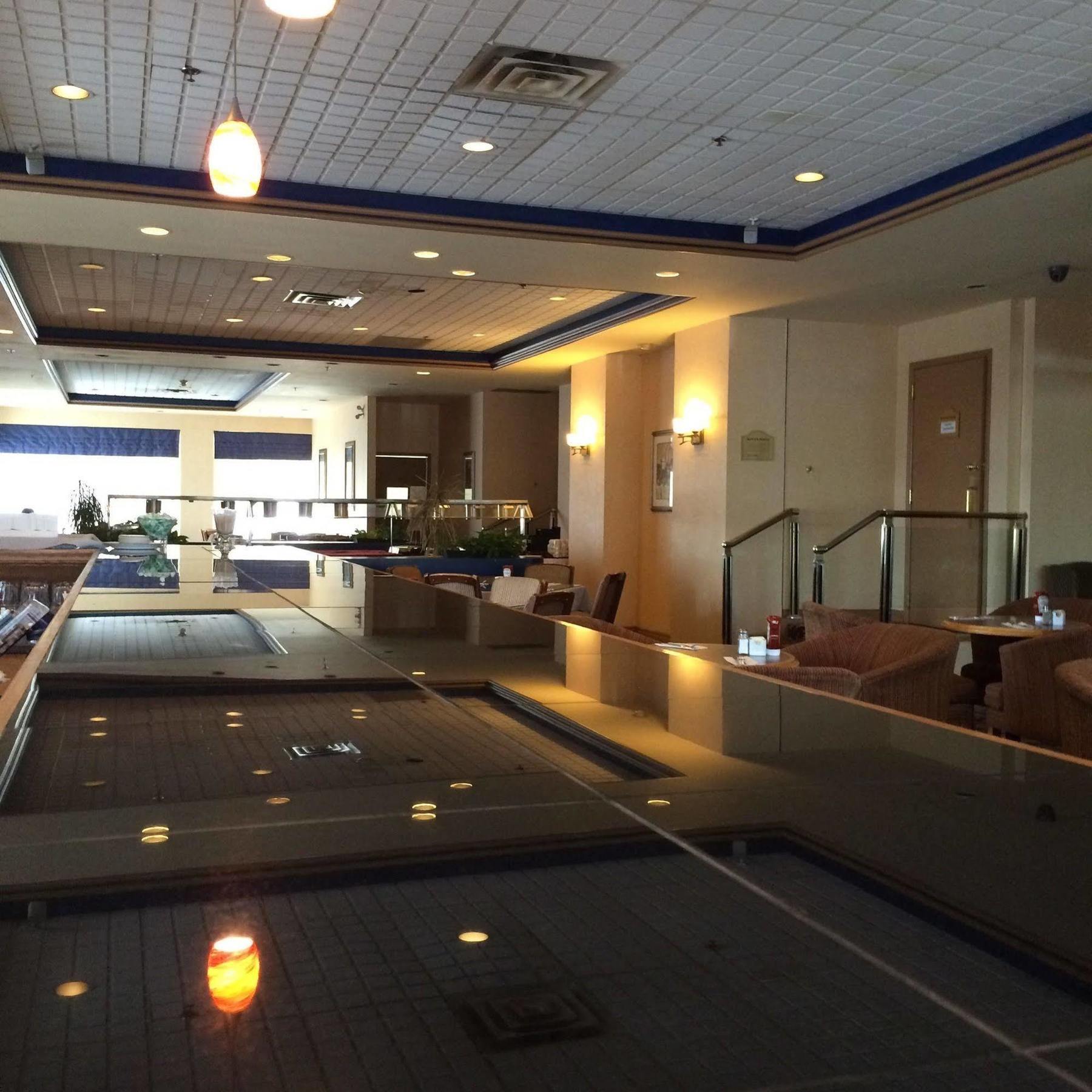 Four Points By Sheraton Toronto Airport East Экстерьер фото