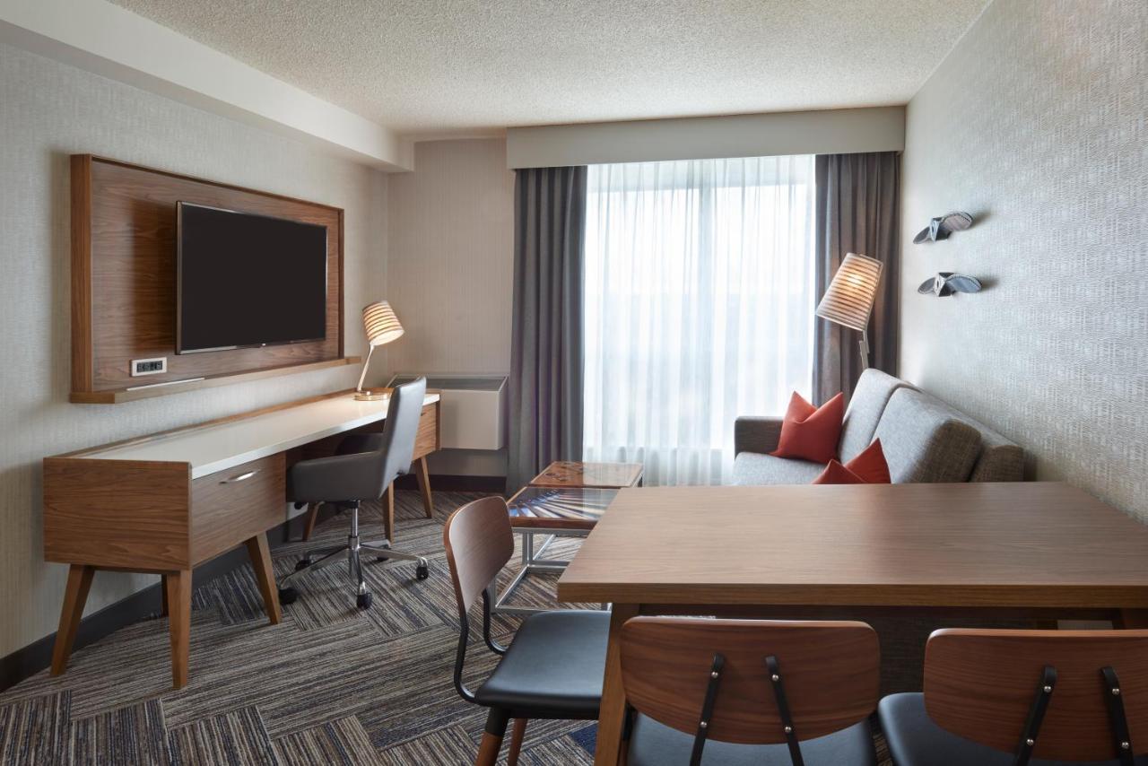 Four Points By Sheraton Toronto Airport East Экстерьер фото