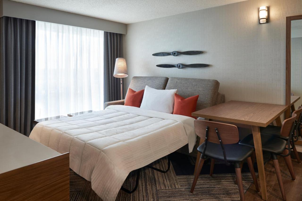 Four Points By Sheraton Toronto Airport East Экстерьер фото